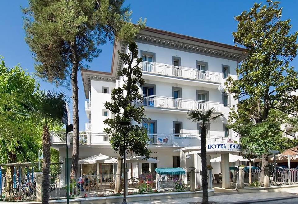 Hotel Embassy ริชโชเน ภายนอก รูปภาพ
