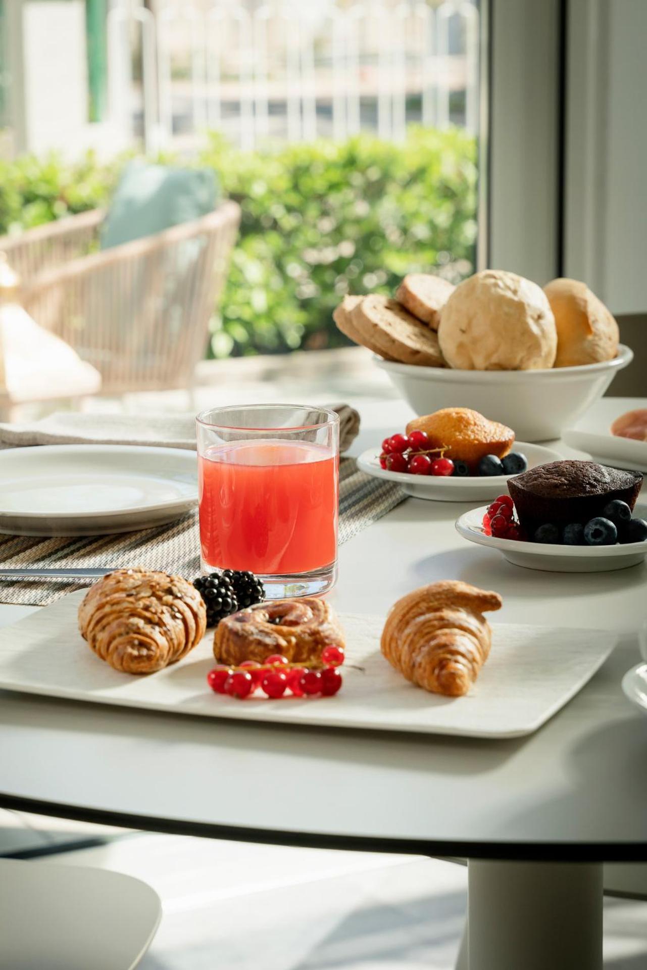 Hotel Embassy ริชโชเน ภายนอก รูปภาพ